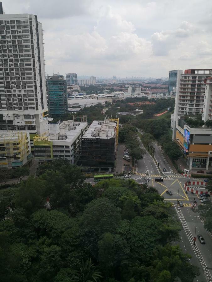The 12 Suites @ Empire Damansara Petaling Jaya Exterior foto